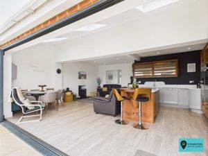 Kitchen/Diner/Family Room- click for photo gallery